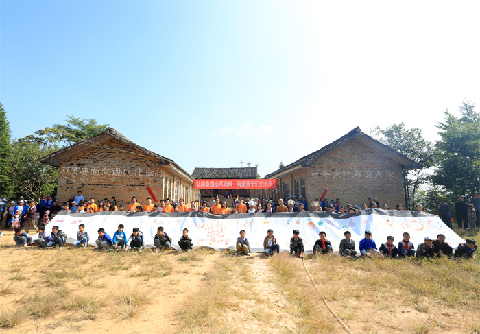 2016年，向貴州黎平歸雙小學(xué)捐助重建新校舍，助力中西部農(nóng)村基礎(chǔ)教育發(fā)展